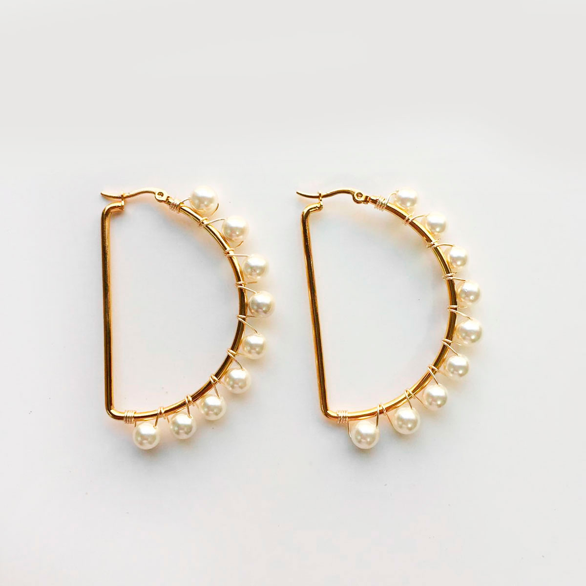 Argollas doradas 5cm con perlas de río