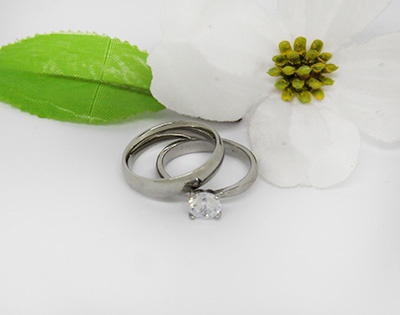 Juego plateado de anillo de compromiso