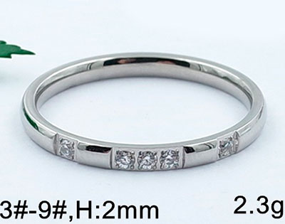 Anillo plateado tipo argolla circ incrustradas