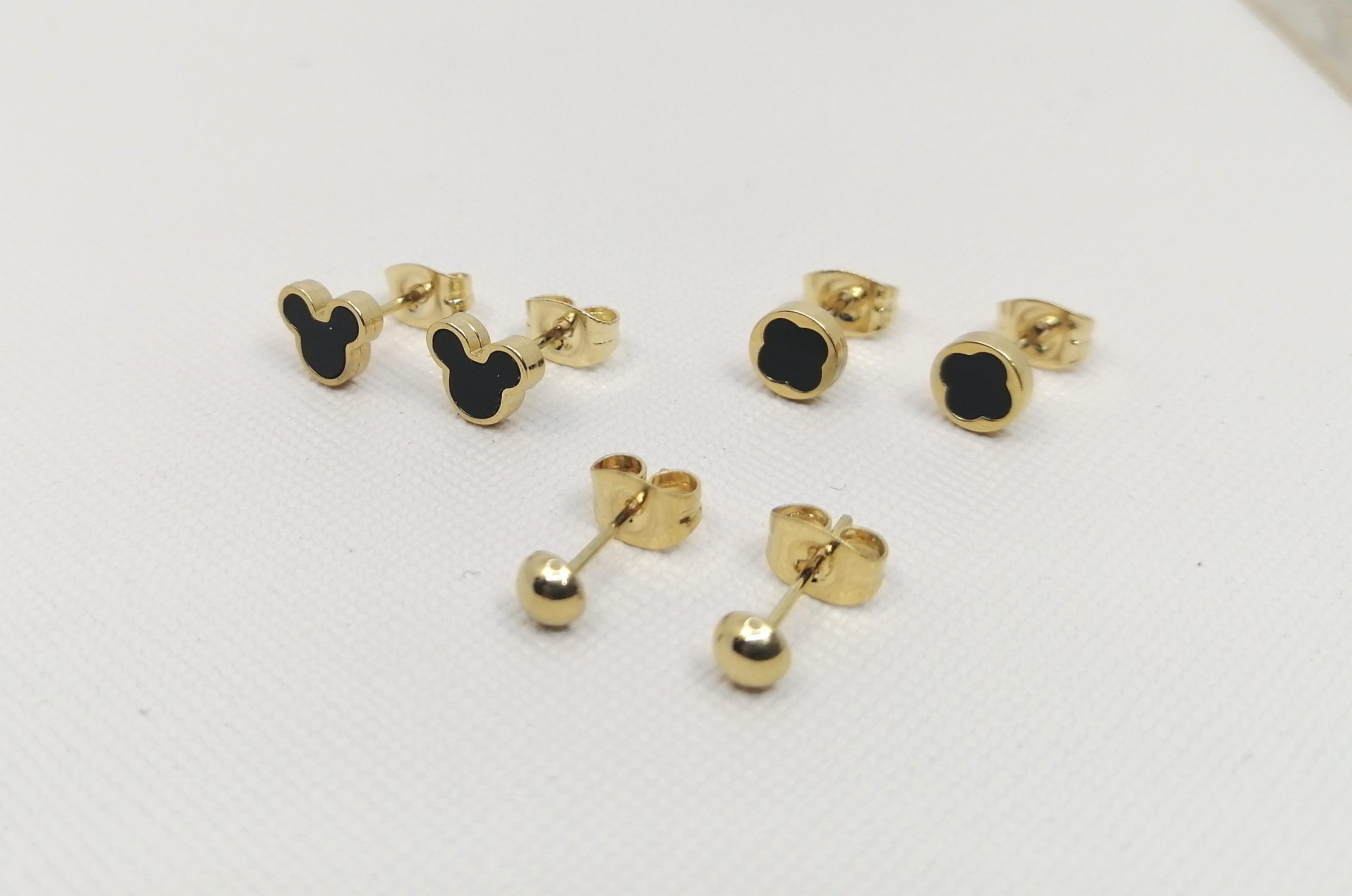 Blíster 3 pares de aretes dorados combinados