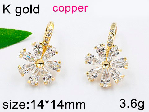 Aretes flor con pedrería base laminado dorado