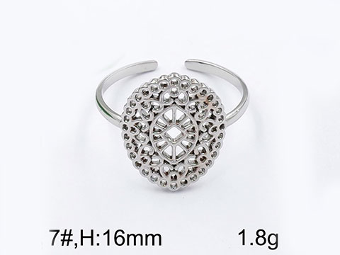 Anillo plateado diseño calado al frente