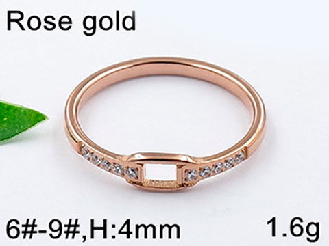 Anillo rose gold con pedrería incrustada