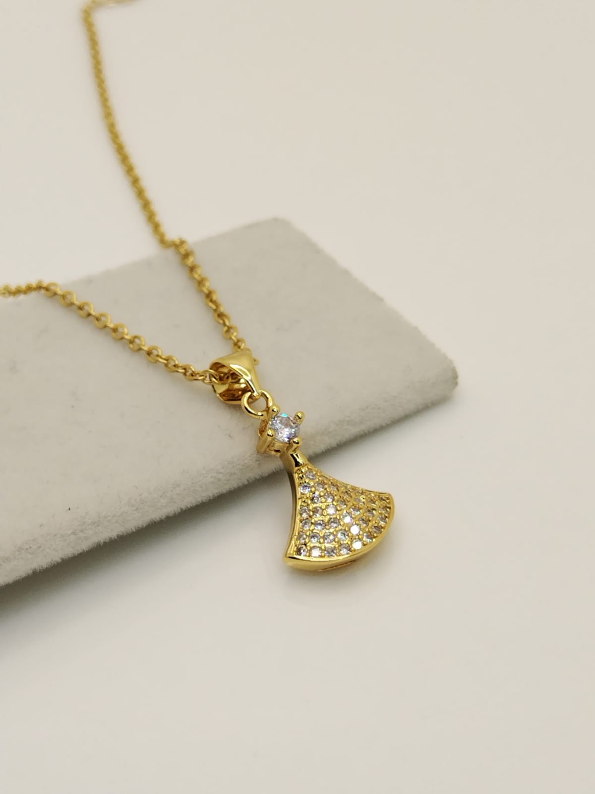 Collar dorado Dije colgante con pedrería