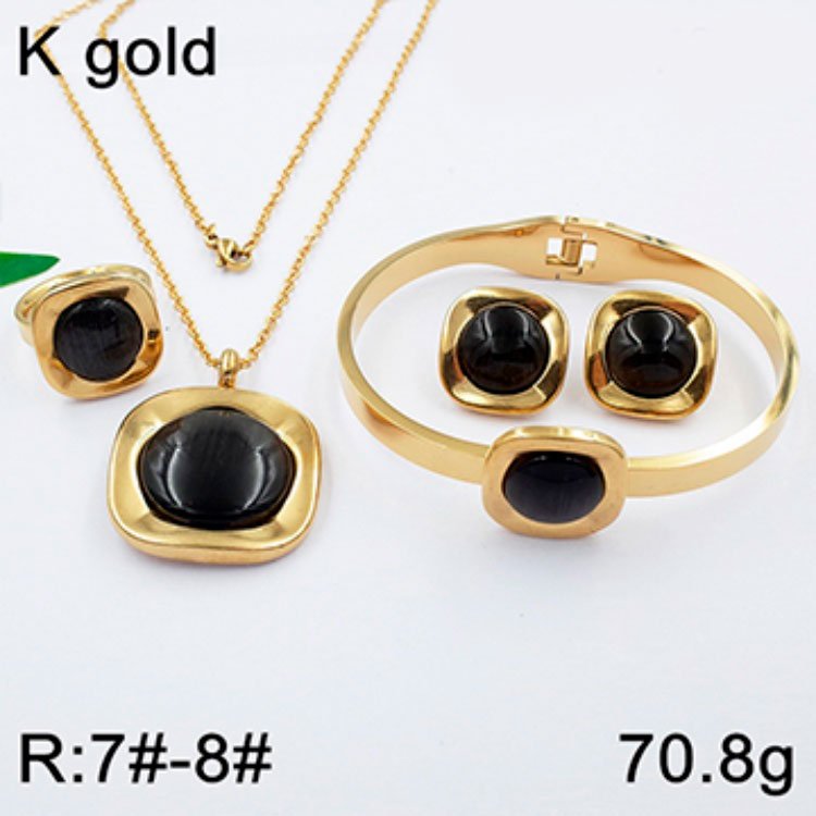 Set dorado collar, brazalete, aretes y anillo piedra negra #7