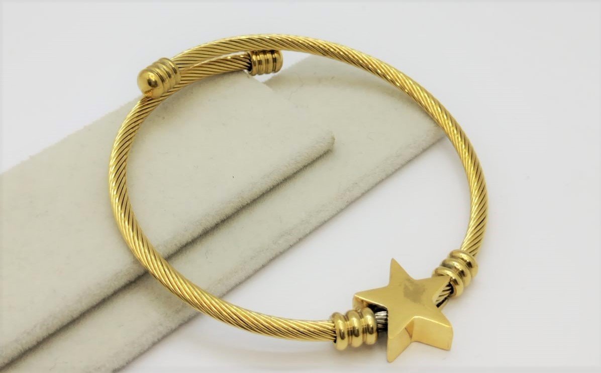 Brazalete dorado 5.8cm. estrella al centro