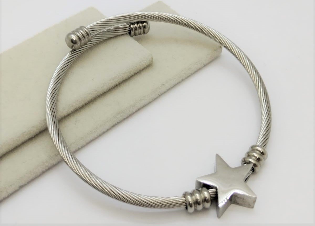 Brazalete plateado 5.8cm estrella al centro