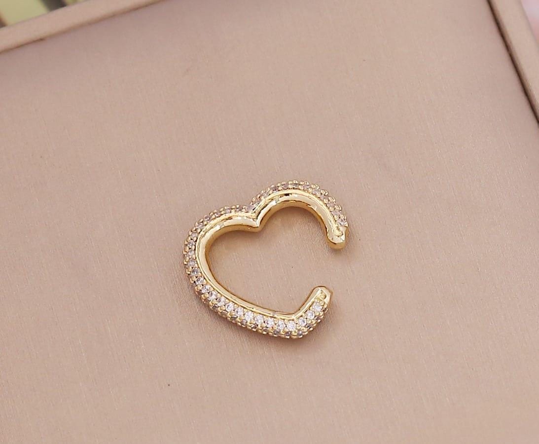 EarCuff (grapa) de corazón con pedrería (laminado americano)