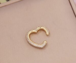EarCuff diseño corazón pedrería blanca (laminado americano)