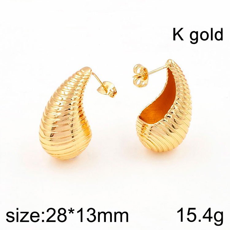 Aretes (laminado americano) gotita con diseño lineal 2.8cm