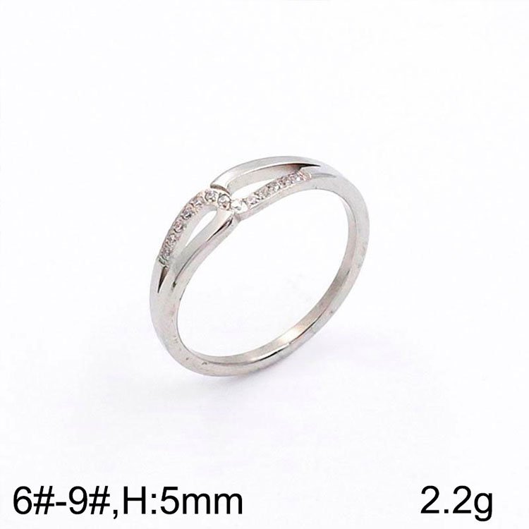 Anillo Plateado delgado diseño al frente