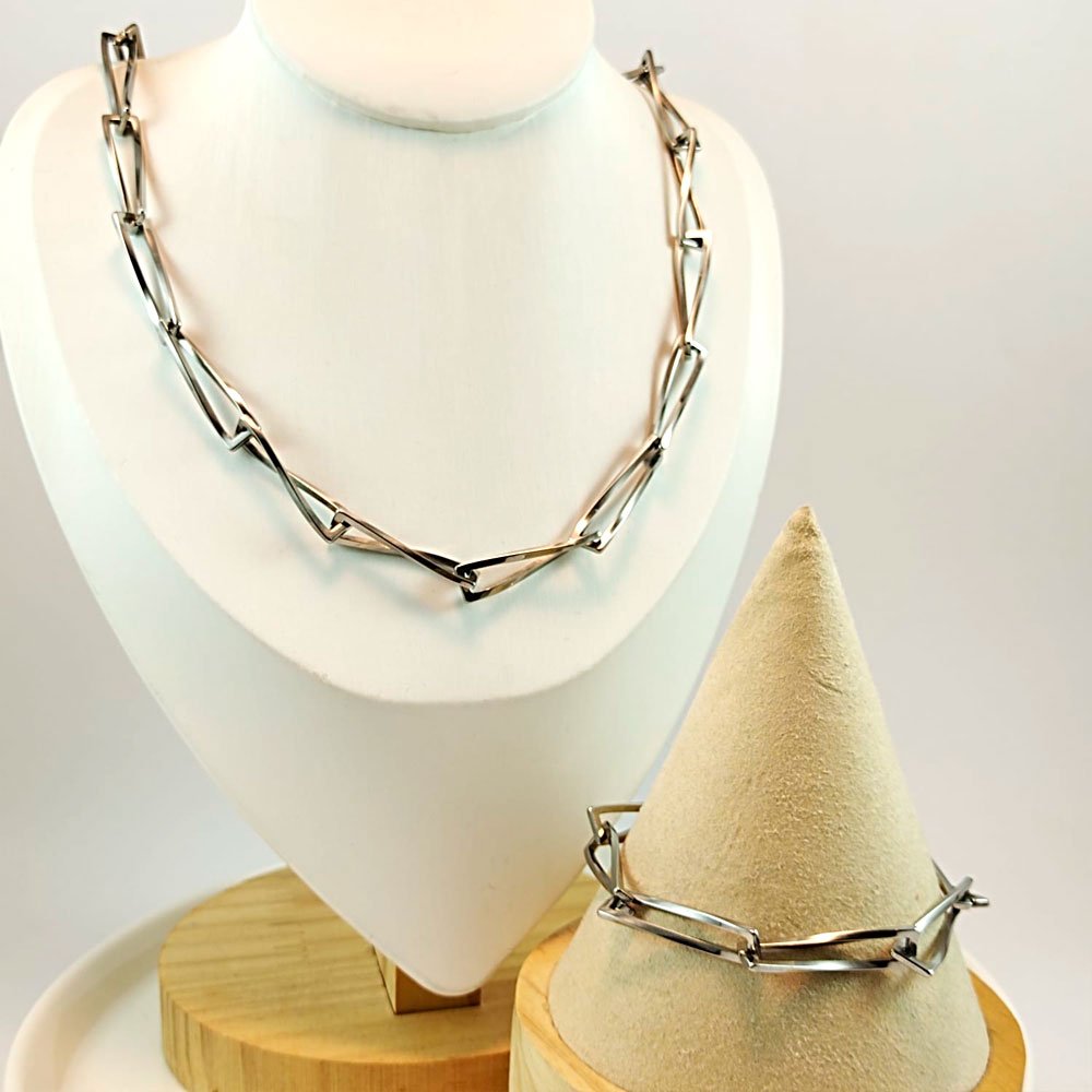 Set plateado collar y pulsera diseño triangular 7mm