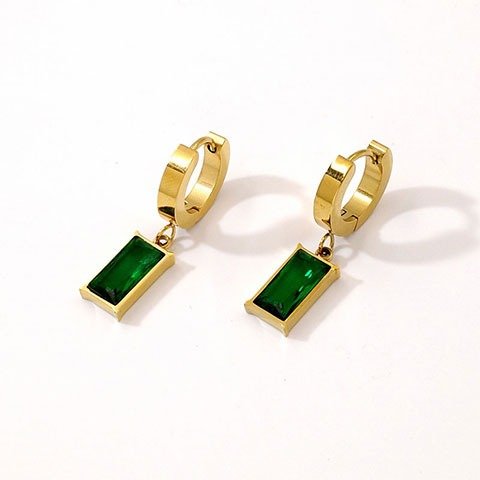 Set dorado Huggies y anillo piedra verde rectangular