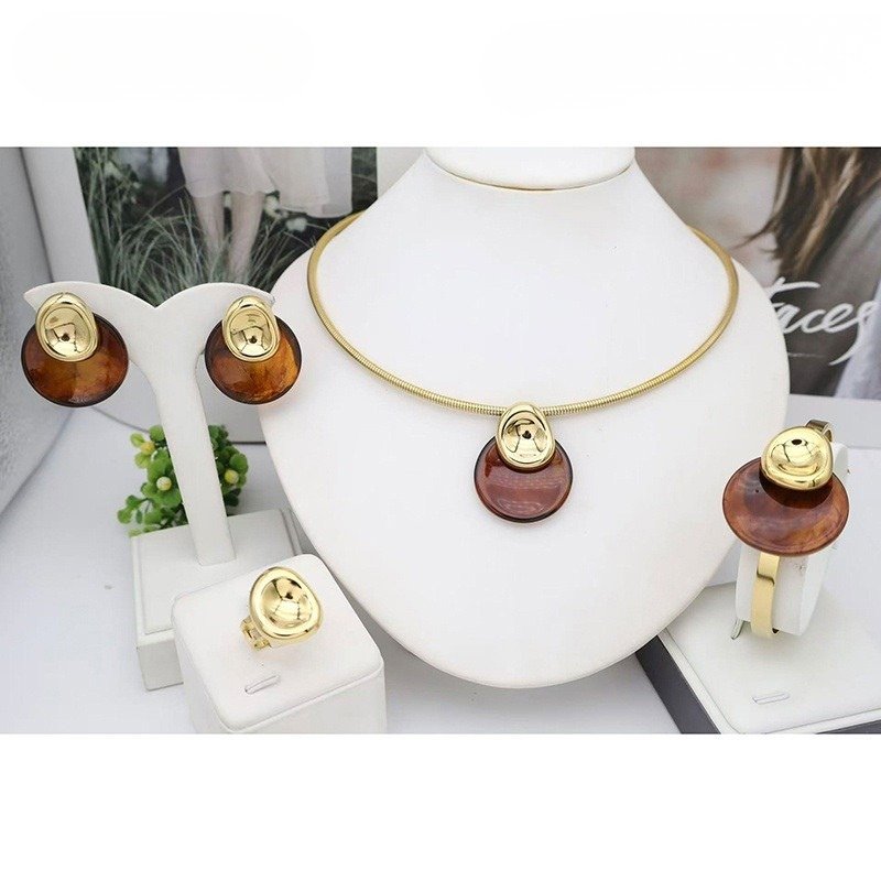 Set dorado 4 piezas dije, aretes, brazalete círculo ámbar