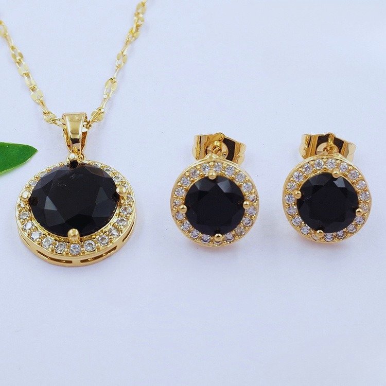 Set dorado dije y aretes piedra negra al centro